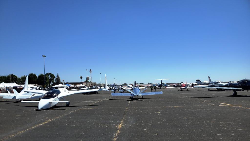Airplanes in Transient Parking