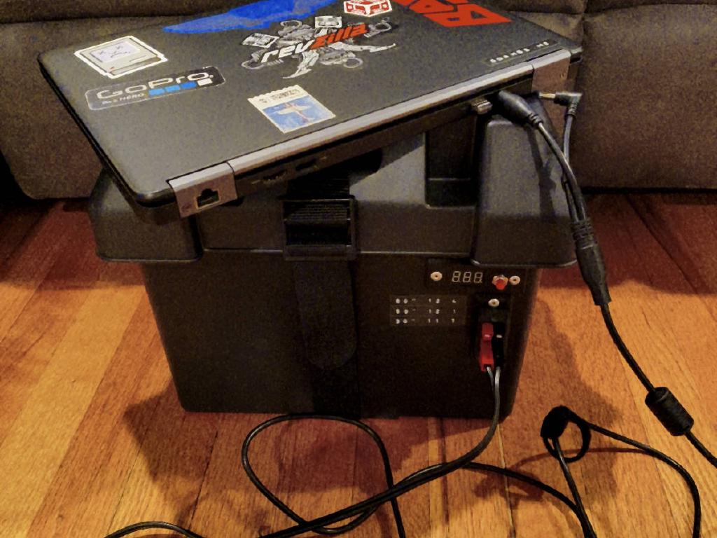 Battery Bank Charging a Notebook